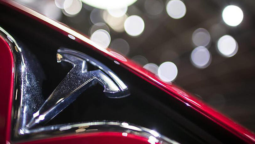 Tesla arbeitet gerade an einer drastischen Ausweitung der Produktion zum Start des günstigeren Model 3, der für Ende 2017 angekündigt ist. Tesla arbeitet gerade an einer drastischen Ausweitung der Produktion zum Start des günstigeren Model 3, der für Ende 2017 angekündigt ist.