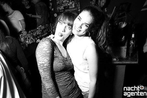 You are doin&rsquo; it, we are doin&rsquo; it - einfach jeder hat am Samstag im Crux die Tanzfläche unsicher gemacht. Mehr Bilder unter: www.nachtagenten.de