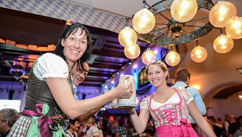Wiesn-Party ohne Sperrstunde: So schön ist es im Wiesnzelt am Stiglmaierplatz. Wiesn-Party ohne Sperrstunde: So schön ist es im Wiesnzelt am Stiglmaierplatz.