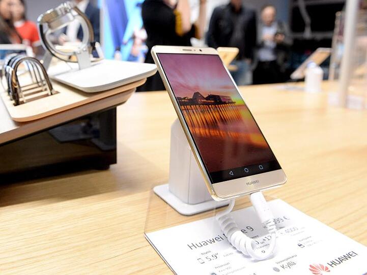 Huawei will spätestens im kommenden Frühjahr ein eigenes Betriebssystem zur Marktreife bringen.