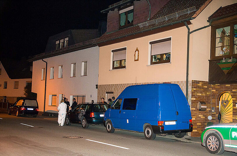 Abendlicher Einsatz im oberfränkischen Wallenfels. In einem Haus sind Überreste von toten Säuglingen gefunden worden.