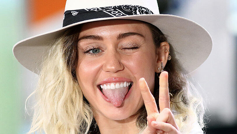 Miley Cyrus ist wieder in Los Angeles - mit ihrer neuen "guten" Freundin Miley Cyrus ist wieder in Los Angeles - mit ihrer neuen "guten" Freundin