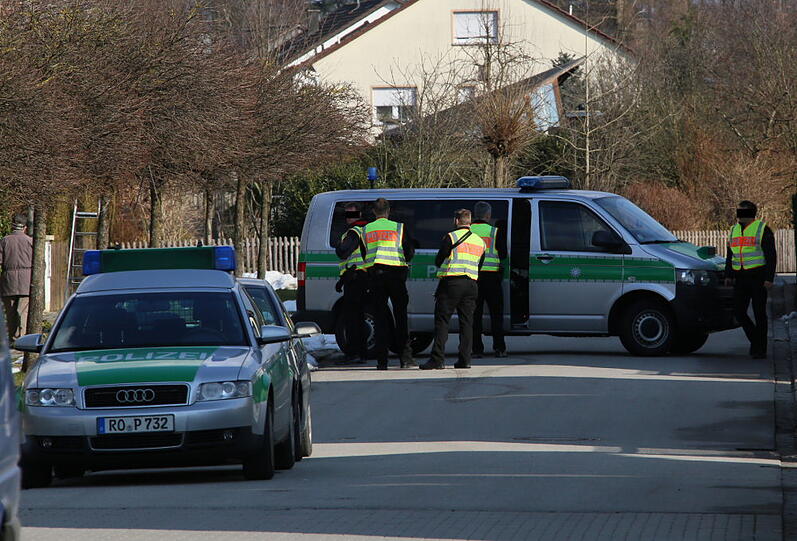 Spezialeinsatz für das SEK in Waldkraiburg: Um 18 Uhr erfolgte der Zugriff in dem Wohnhaus des 45-Jährigen.