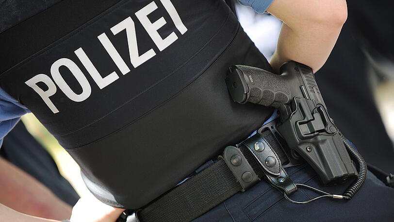 Mit einem Schuss stoppte die Polizei bei Wölsendorf einen flüchtigen Traktorfahrer. (Symbolfoto)