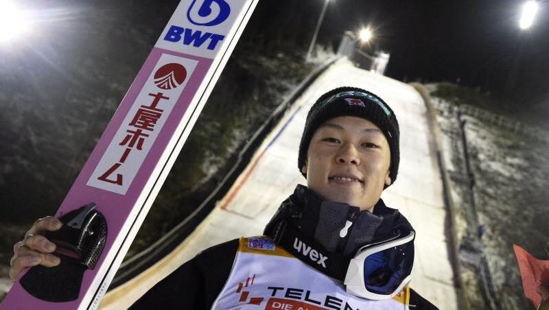 Ryoyu Kobayashi aus Japan lächelt nach seinem Sieg. Foto: Markku Ulander/Lehtikuva/Archiv Ryoyu Kobayashi aus Japan lächelt nach seinem Sieg. Foto: Markku Ulander/Lehtikuva/Archiv