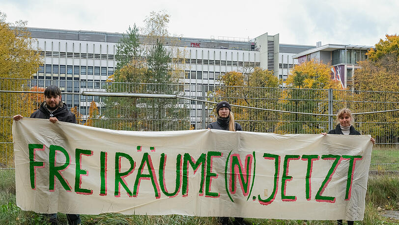 Joshua Neumann, Andrea Kramer und Leonie Krüger (v.l.) vom Bündnis Freiräumen. Joshua Neumann, Andrea Kramer und Leonie Krüger (v.l.) vom Bündnis Freiräumen.