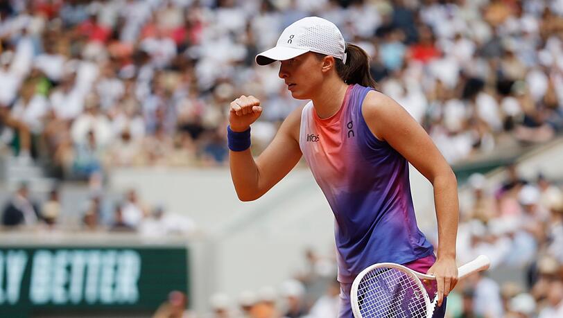 Iga Swiatek aus Polen gewinnt in zwei Sätzen das Finale der French Open.