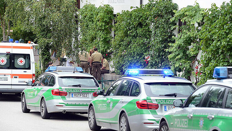 Sehen Sie in unserer Fotostrecke die Bilder vom Polizeieinsatz im Seniorenheim. Sehen Sie in unserer Fotostrecke die Bilder vom Polizeieinsatz im Seniorenheim.