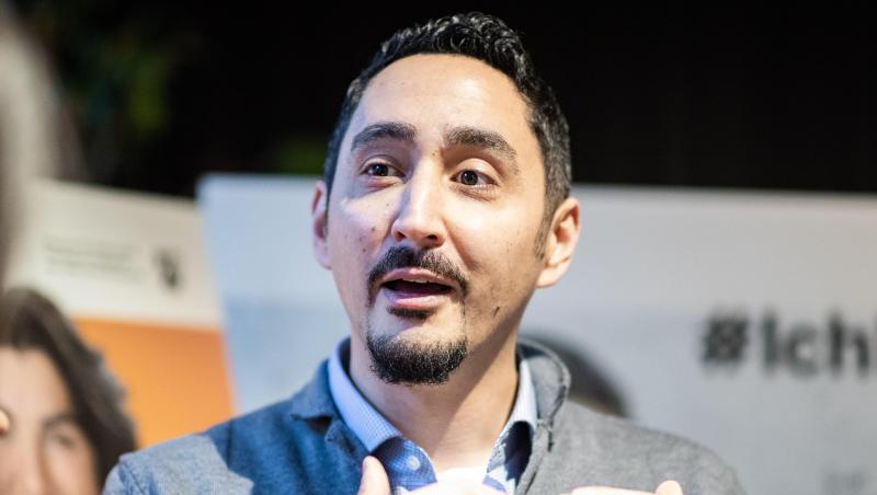 Eko Fresh: "Bitte haltet Euch an die Regeln.". Eko Fresh: "Bitte haltet Euch an die Regeln.".