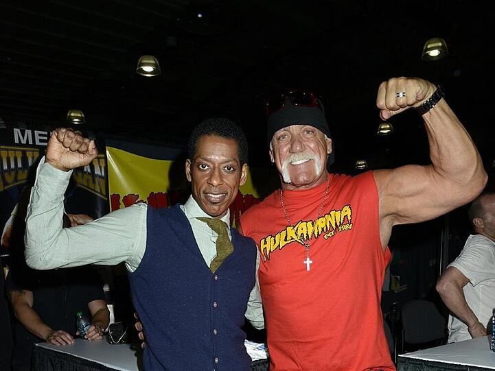 Hulk Hogan posiert zusammen mit Comedian Orlando Jones