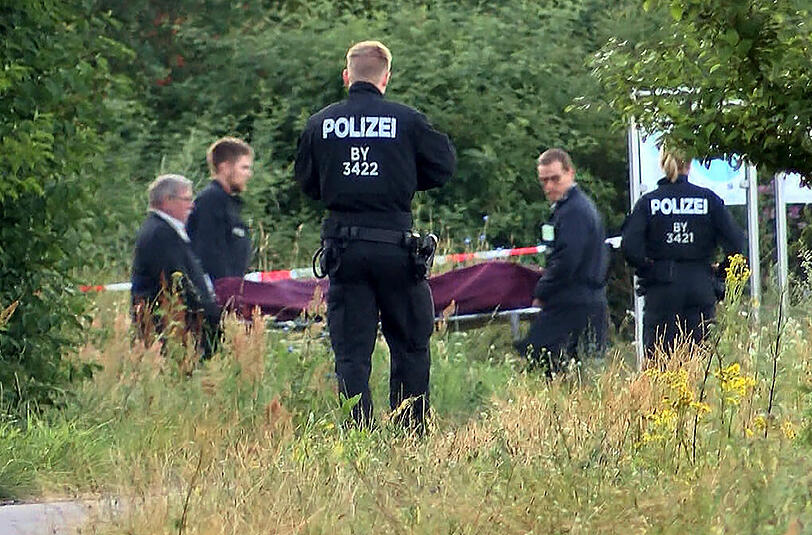 Am Mainufer konnte eine Spezialeinheit der Polizei den Täter stellen. Als er die Polizisten Angriff, wurde er erschossen.
