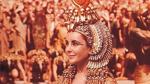 1963 spielte Elizabeth Taylor in "Cleopatra" die Hauptrolle. Der Film soll bis heute (inflationsbereinigt) der teuerste Film aller Zeiten sein.