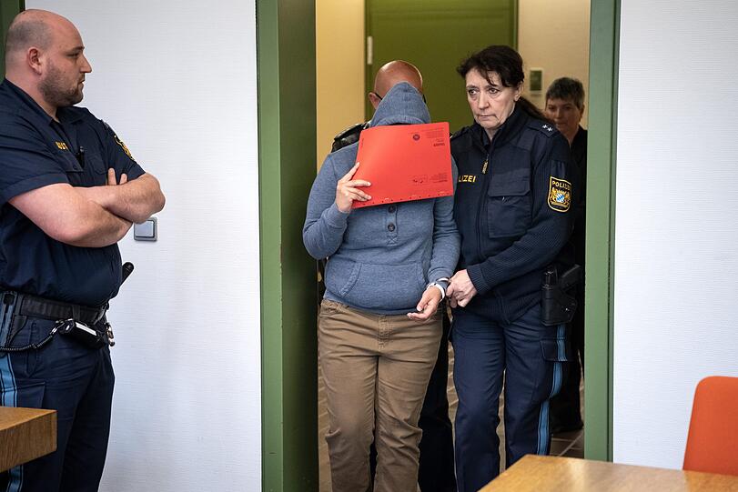 Hina R. ist wegen versuchten Mordes angeklagt.