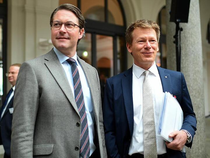 Andreas Scheuer (CSU), Bundesverkehrsminister (l), und Richard Lutz, Vorstandsvorsitzender der Deutsche Bahn AG.