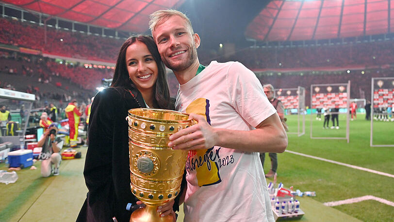 Noch die große Unbekannte für kommende Saison beim FC Bayern: Konrad Laimer, der als amtierender Pokalsieger nach München kommt. Noch die große Unbekannte für kommende Saison beim FC Bayern: Konrad Laimer, der als amtierender Pokalsieger nach München kommt.