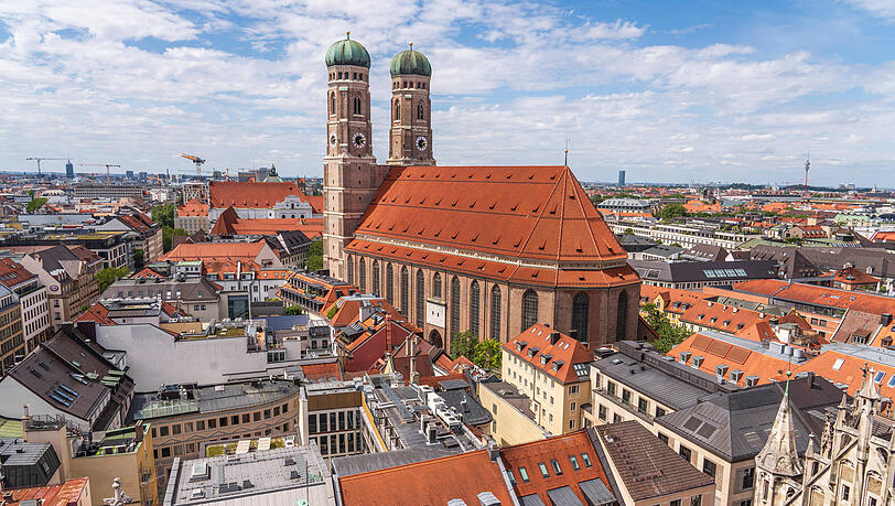 Münchner Altstadt mit Frauenkirche von oben, Innenstadt vom Rathausturm aus gesehen