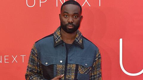 Paapa Essiedu erhielt &uuml;ber soziale Netzwerke Morddrohungen von toxischen Fans.