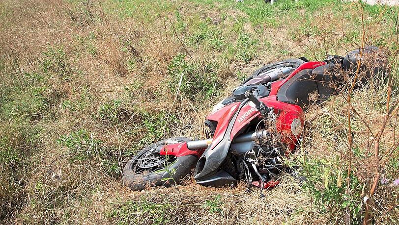 Ein Motorradfahrer ist am Samstag auf der A 92 tödlich verunglückt. Ein Motorradfahrer ist am Samstag auf der A 92 tödlich verunglückt.