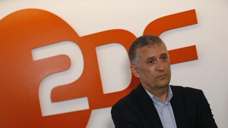 ZDF-Korrespondent Jörg Brase erhält nun doch eine Arbeitserlaubnis für die Türkei. ZDF-Korrespondent Jörg Brase erhält nun doch eine Arbeitserlaubnis für die Türkei.