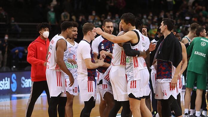 Der Anführer der Bayern-Basketballer ist zurück: Vladimir Lucic (2.v.r.).