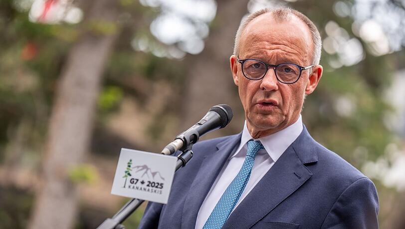 Bundeskanzler Friedrich Merz (CDU) wird für das Wort "Drecksarbeit", das er im Zusammenhang mit Israels Angriffe auf den Iran verwendet hat, scharf kritisiert.