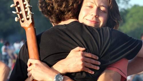 Die Gitarre darf nicht fehlen: Sie garantiert Sommer-Lagerfeuer-Feeling - auch im Winter. Die Gitarre darf nicht fehlen: Sie garantiert Sommer-Lagerfeuer-Feeling - auch im Winter.