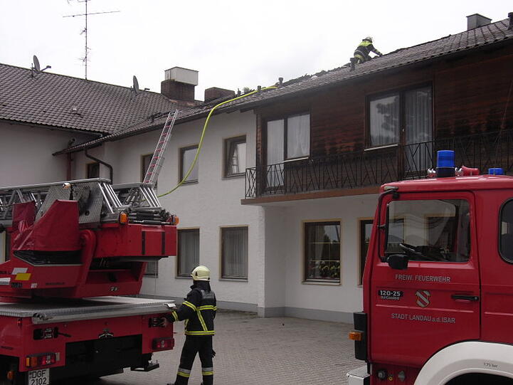 Die Feuerwehr musste anrücken: Bei einem Gasthaus-Brand in Mammingen entstand ein Sachschaden von bis zu 200 000 Euro.