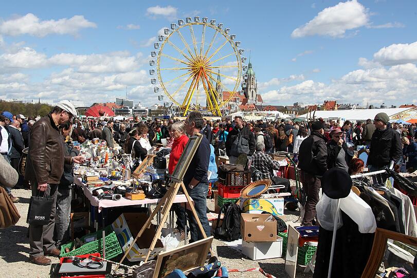 Antikes, Nützliches, Ramsch: Beim größten Flohmarkt Münchens kommen Sammler genauso auf ihre Kosten wie Trödel-Laien. Die besten Bilder von der Theresienwiese.