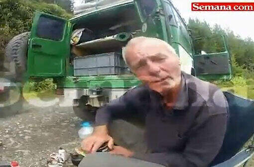 Uwe B. aus Gröbenzell im kolumbianischen Urwald. Die Aufnahme stammt von einem Video der Zeitung Semana.
