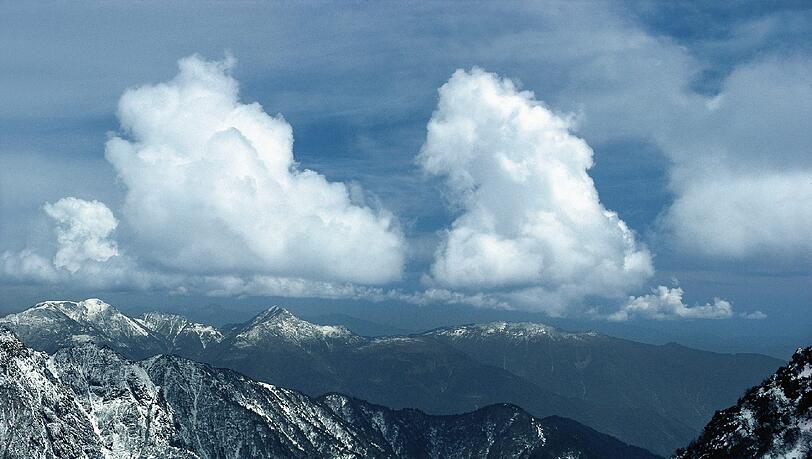 Ganz entscheidend auf Tour: Die Wolken, ihre Formen und Veränderungen im Blick haben. Sie kündigen Gewitter an. Ganz entscheidend auf Tour: Die Wolken, ihre Formen und Veränderungen im Blick haben. Sie kündigen Gewitter an.
