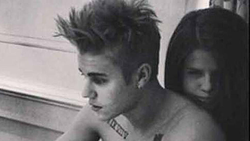 Die Jugend von heute: Justin Bieber und On-Off-Freundin Selena Gomez zu einer nicht eindeutig erkennbaren Tageszeit Die Jugend von heute: Justin Bieber und On-Off-Freundin Selena Gomez zu einer nicht eindeutig erkennbaren Tageszeit