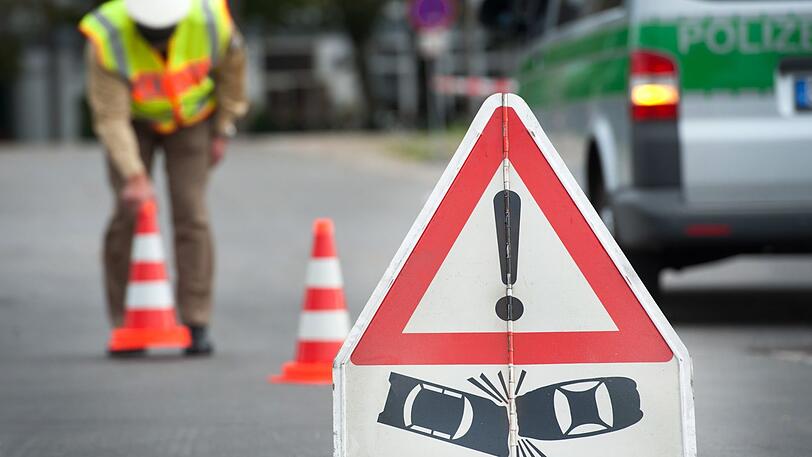 Bei einem Unfall auf der A71 kommt ein 85-Jähriger ums Leben. (Symbolbild)