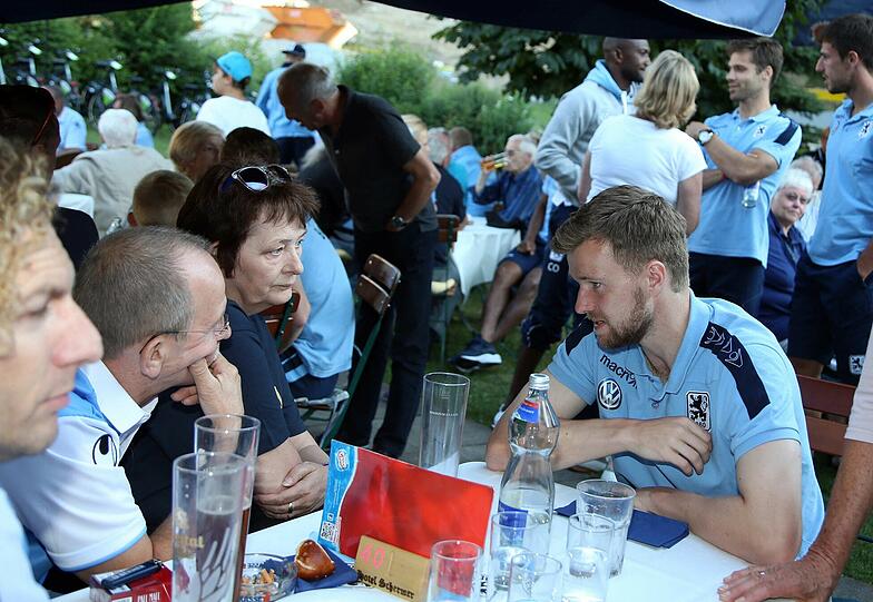 Beim Fan-Abend amüsierten sich die Löwen-Profis in entspannter Atmosphäre mit ihren Fans.
