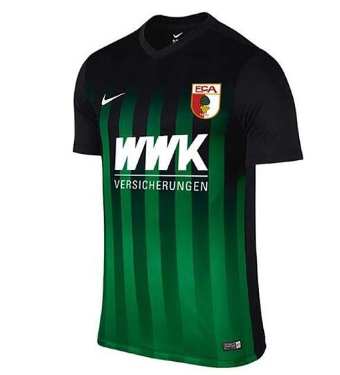 Im fremden Stadion setzt der FCA auf ein elegantes grün-schwarzes Trikot.