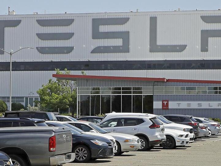 Schwarze Zahlen schreiben: Tesla erreichte mit dem erneuten Quartalsgewinn einen Meilenstein.