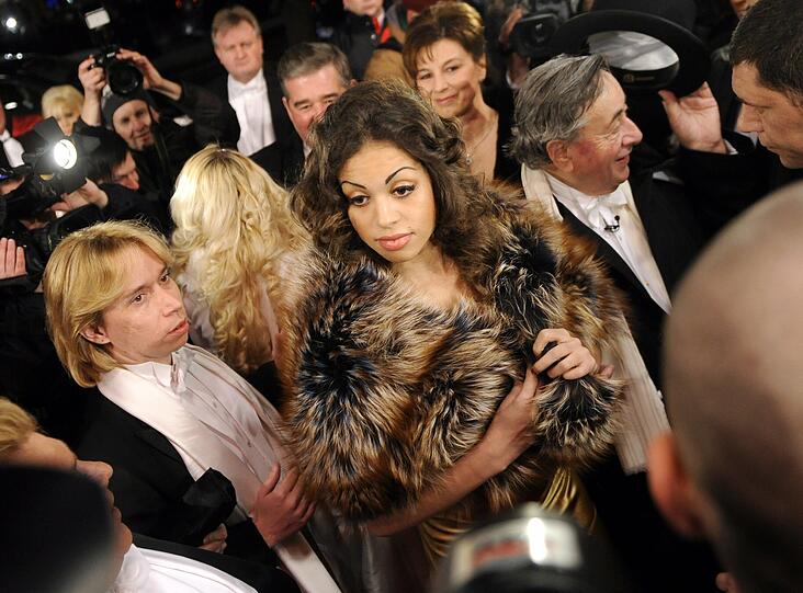 Sie war Richard "Mörtel" Lugners Aufputz für den Opernball: Sehen Sie hier die Bilder von Rubys Auftritt in Wien.