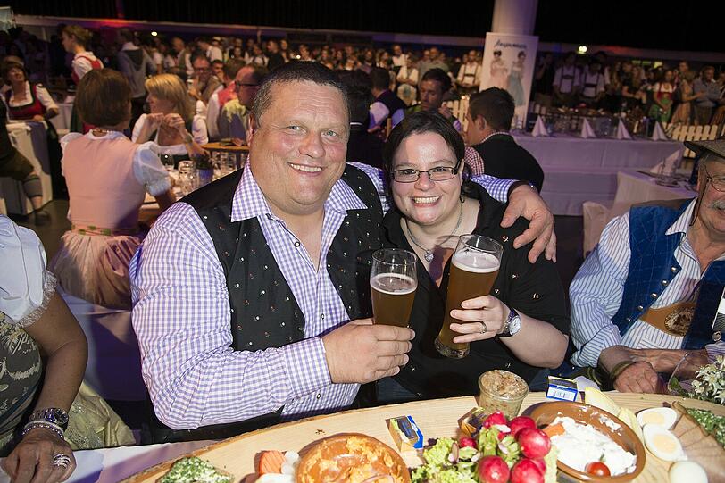 Der ehemalige Gewichtheber Manfred Nerlinger mit Monika Breitfelner