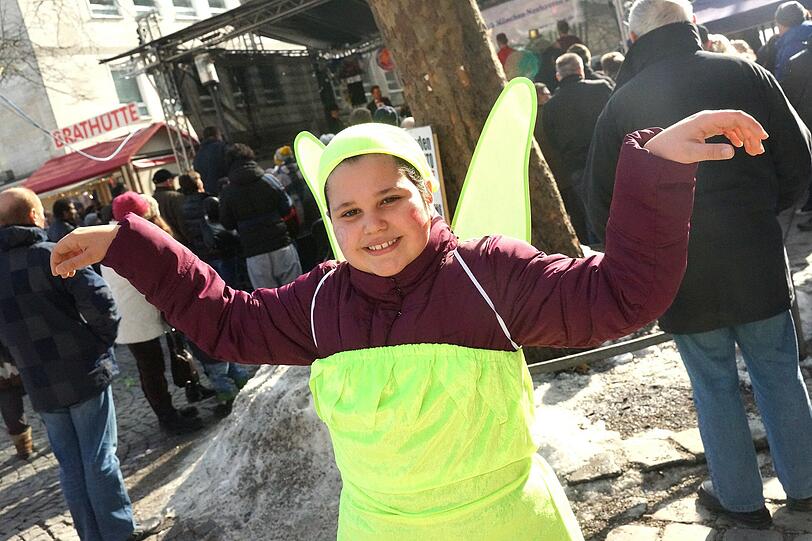 Selina, 8: &bdquo;Das Tinkerbell-Kostüm habe ich mit meinen Eltern im Laden gesehen und wollte es unbedingt haben. Die Fee ist meine absolute Lieblingsfigur von allen Disney-Filmen. Sie hat eigentlich an den Schuhen immer Bommel. Und ich mag, dass sie aus alten Sachen neue machen kann!&ldquo;