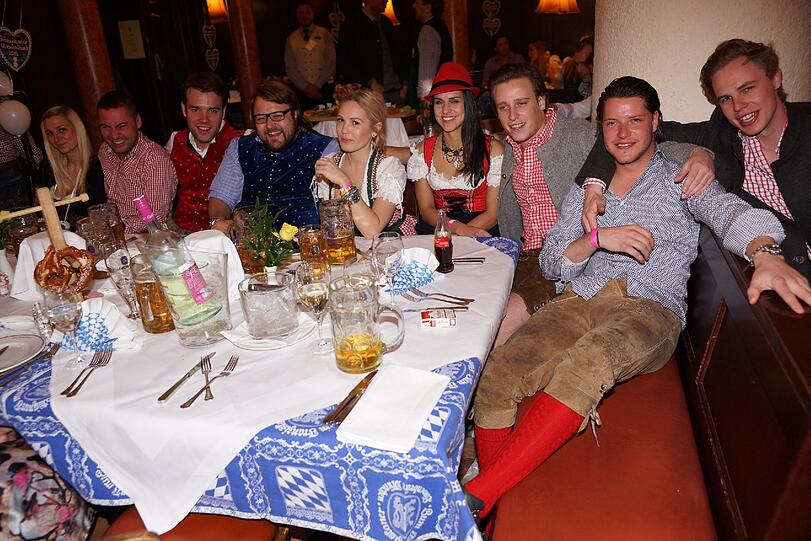 Wiesn-Halbzeit: Immer wenn es noch knapp ein halbes Jahr bis zum Oktoberfest ist, feiern die Münchner im Franziskaner. Die Bilder vom sexy Wiesn-Warm-up.