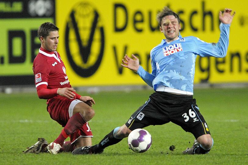 Für Kaiserslautern spielte Markus Steinhöfer gegen den TSV 1860 - hier Dominik Stahl