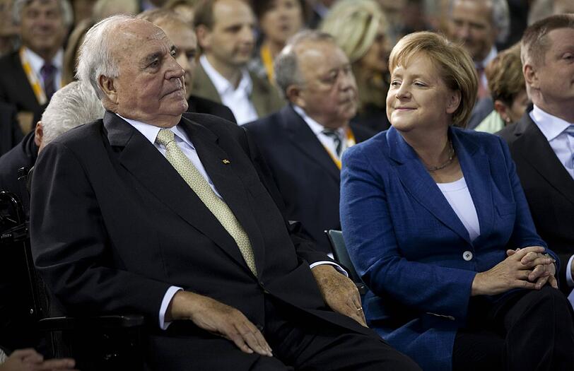 Geburtstag: Angela Merkel wird 60 Jahre alt! Hier gibt's die kultigsten Merkel-Fotos zum Durchklicken...