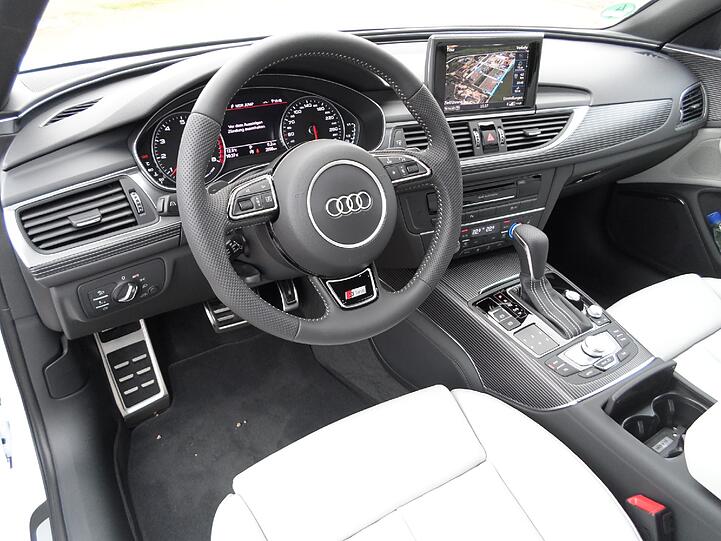 Der Audi A6 ist nach seinem Facelift komplett und im Detail moderner und fescher denn je.