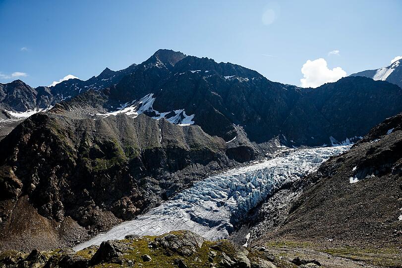 Blick über die Zunge des Gepatschferners auf die Schwarzwandspitze.