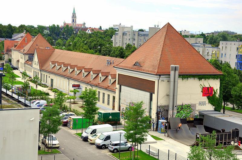 Auf der Hansastraße kommt es zur Kollision mit dem VW-Bus.