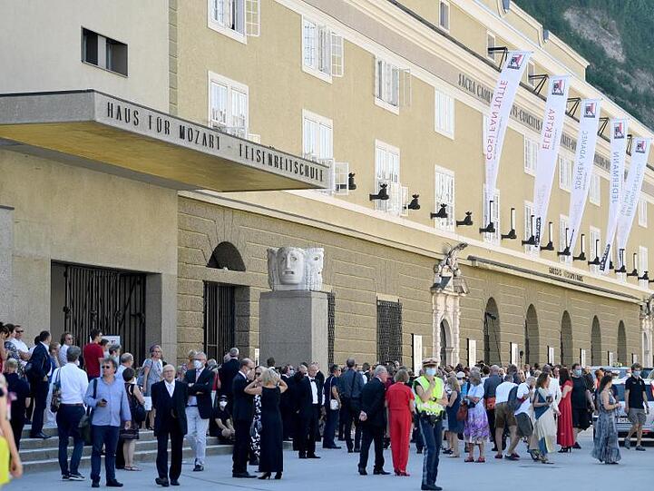 Die Salzburger Jubiliäumsfestspiele beginnen in der Felsenreitschule mit der Oper "Elektra" von Richard Strauss.