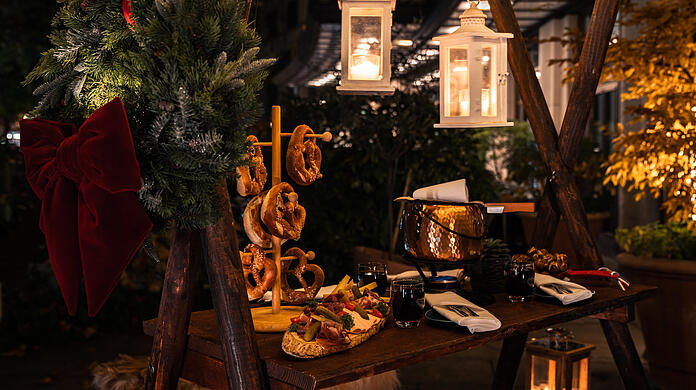 Auf "Sophia's Winterterrasse" kommt schon fast ein bisserl Christkindlmarkt-Stimmung auf. Die Dekoration ist liebevoll und die Feuerzangenbowle wärmt von innen.