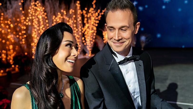 In der neuen Weihnachtskomödie "Christmas with You" verlieben sich Freddie Prinze Jr. und Aimee Garcia.