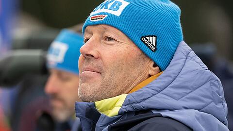 Trainer Uros Velepec hat großen Anteil am neuen Erfolg der deutschen Biathleten.