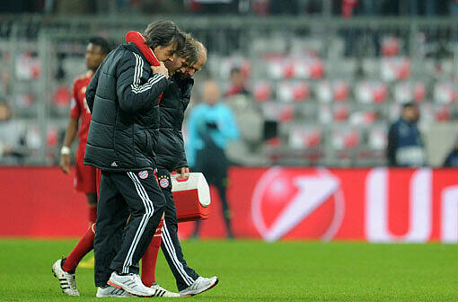 Der Bayern-Mittelfeldspieler humpelt im Spiel gegen Juventus Turin vom Platz.