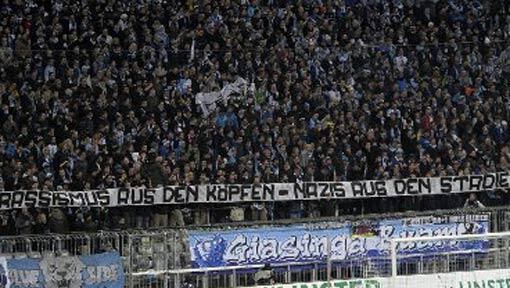 Immer mehr Löwen-Fans stellen sich dem Kampf gegen Rassismus. Immer mehr Löwen-Fans stellen sich dem Kampf gegen Rassismus.